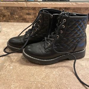 Girls Steve Madden boots with side zipper